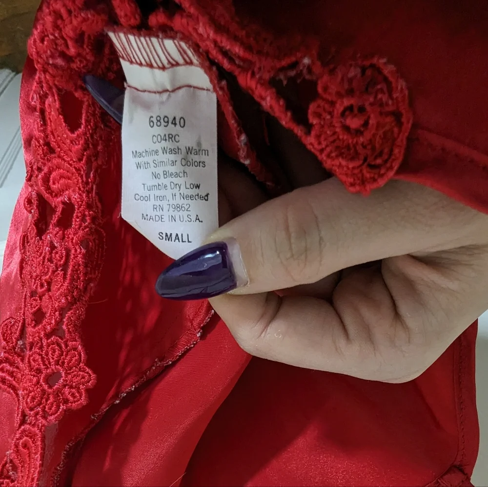 Lace Trimmed Red Nightgown - Picture 4 of 6